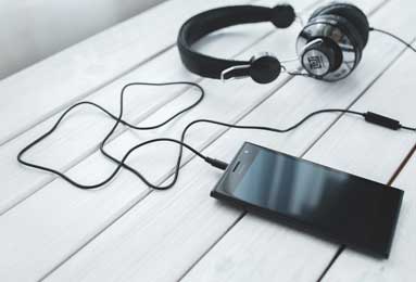 费城76人主场胜克利夫兰骑士：恩比德闪耀、安东尼三分盛宴